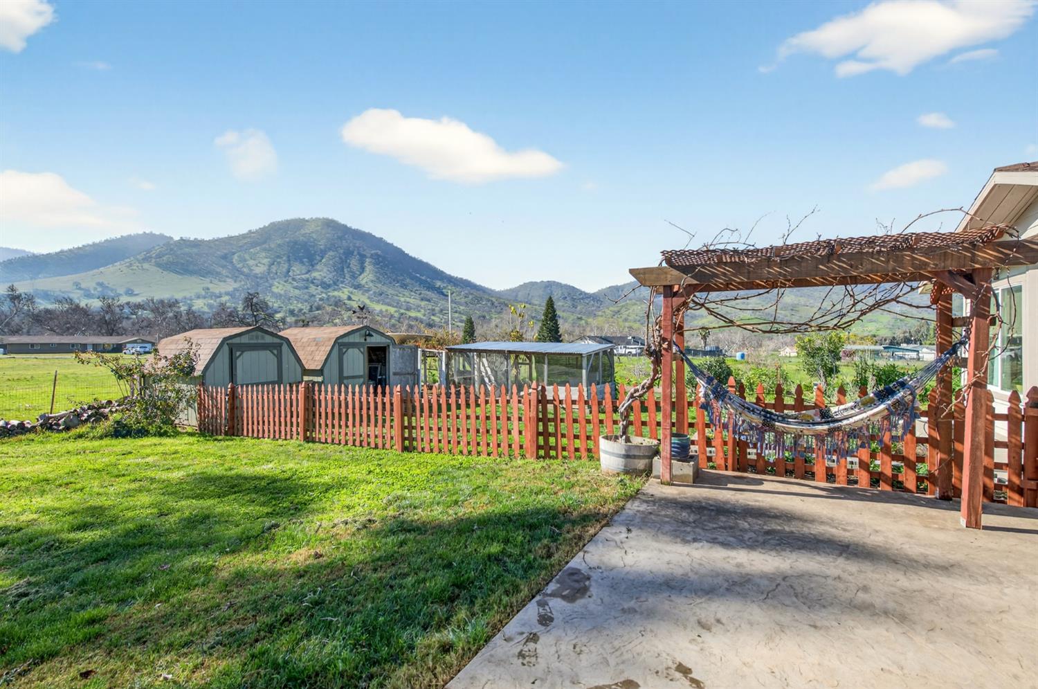 7767 Buckhorn Dr, Sanger, CA 93657