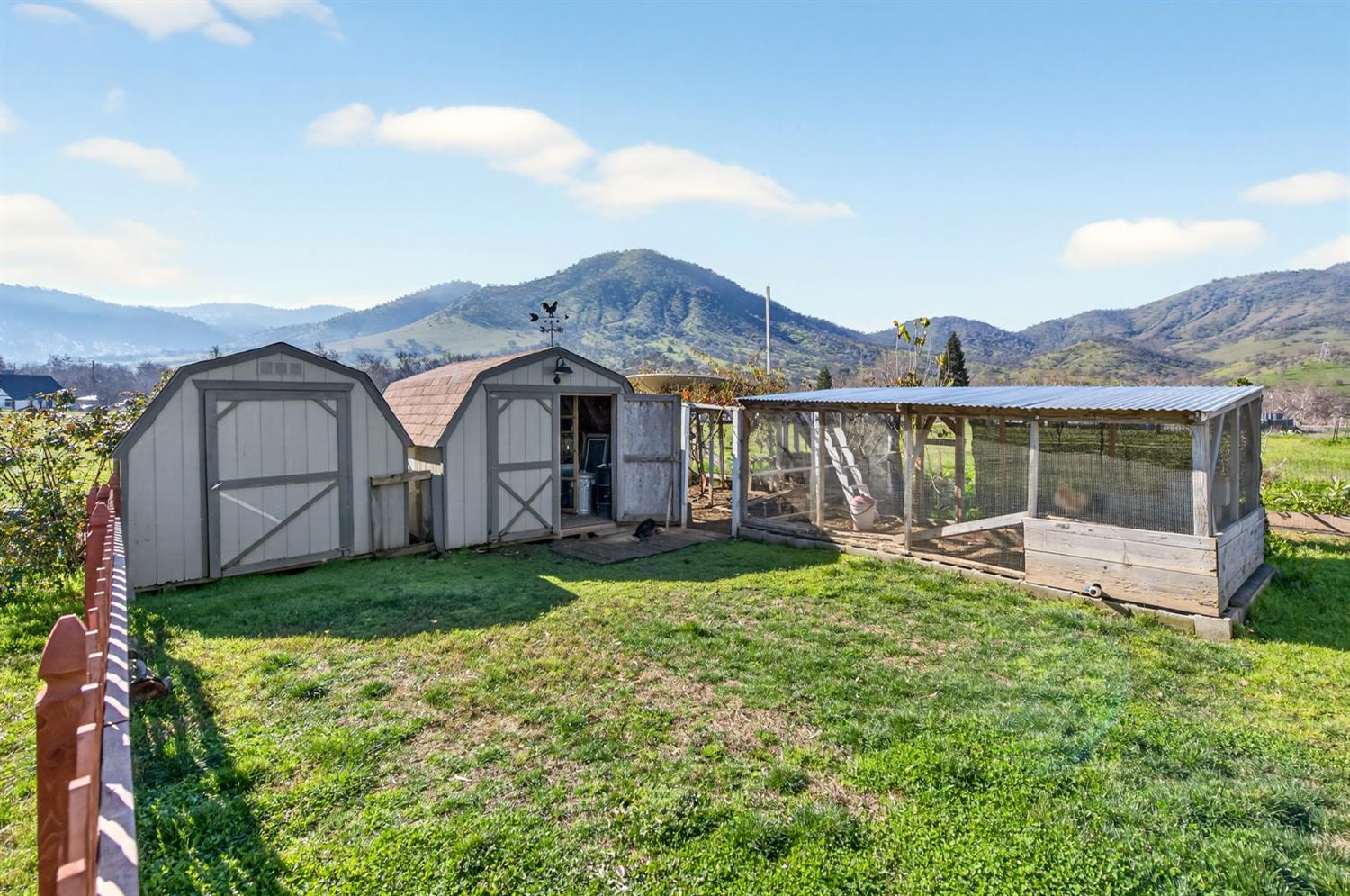 7767 Buckhorn Dr, Sanger, CA 93657