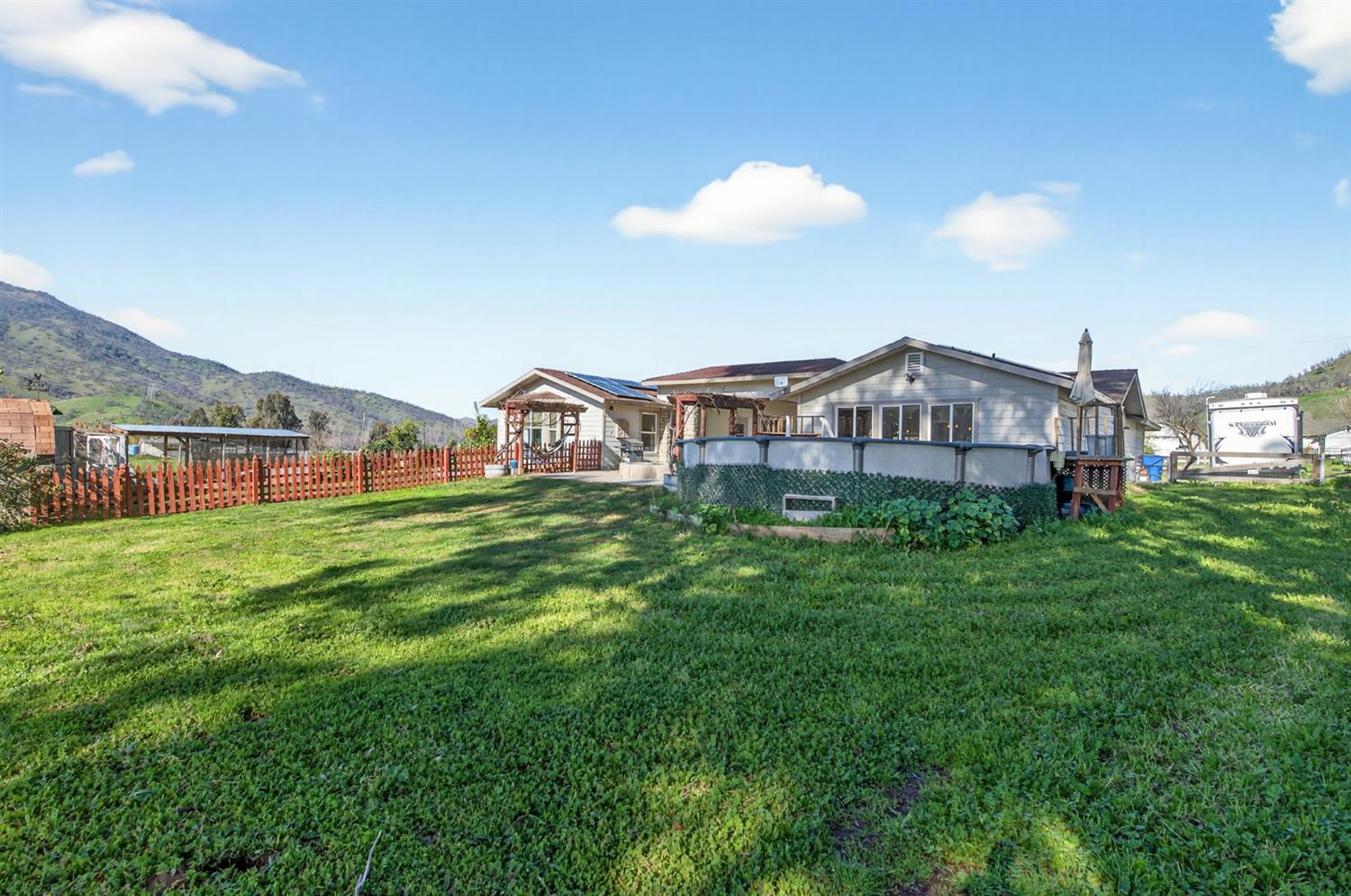 7767 Buckhorn Dr, Sanger, CA 93657