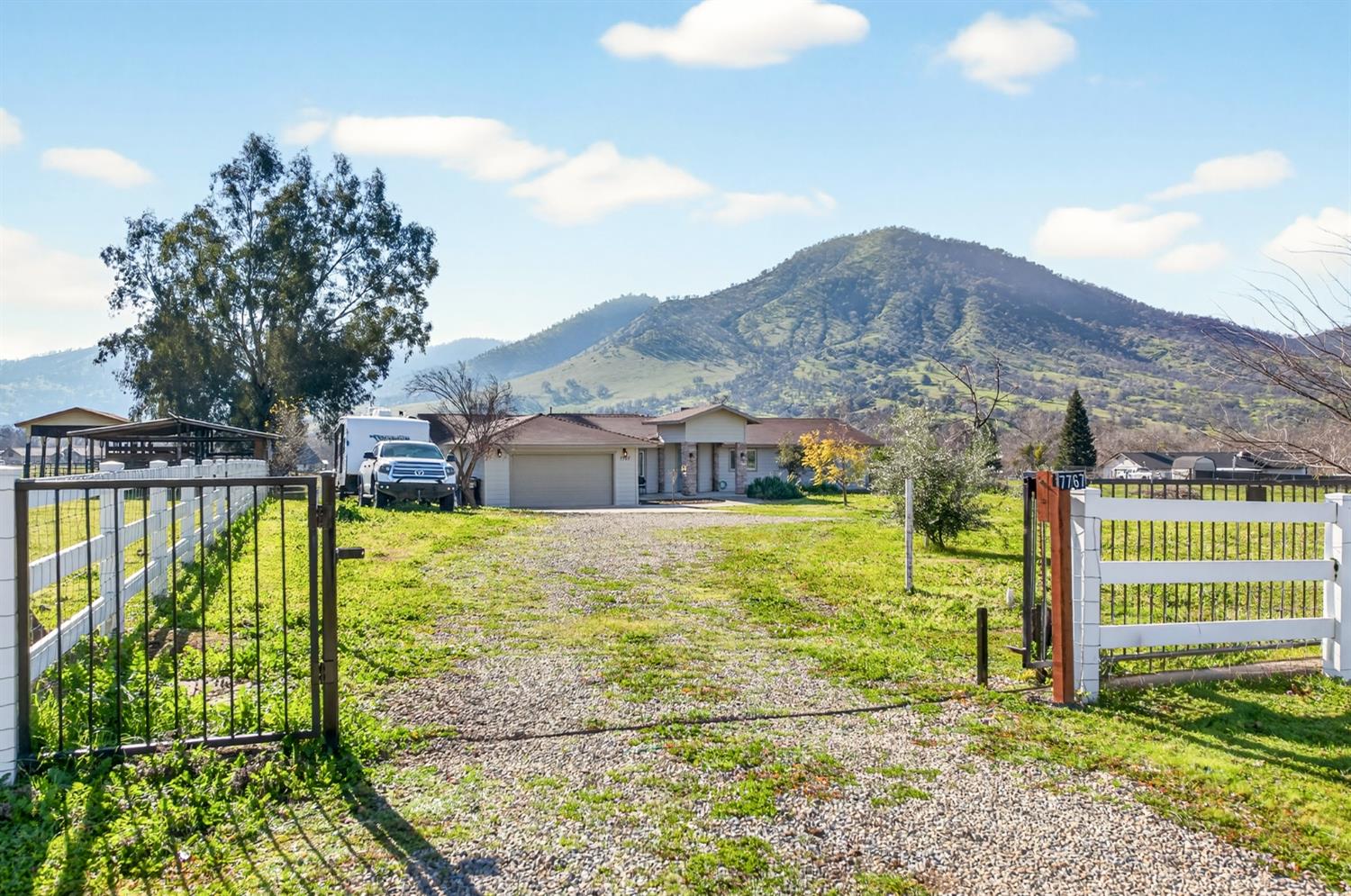 7767 Buckhorn Dr, Sanger, CA 93657