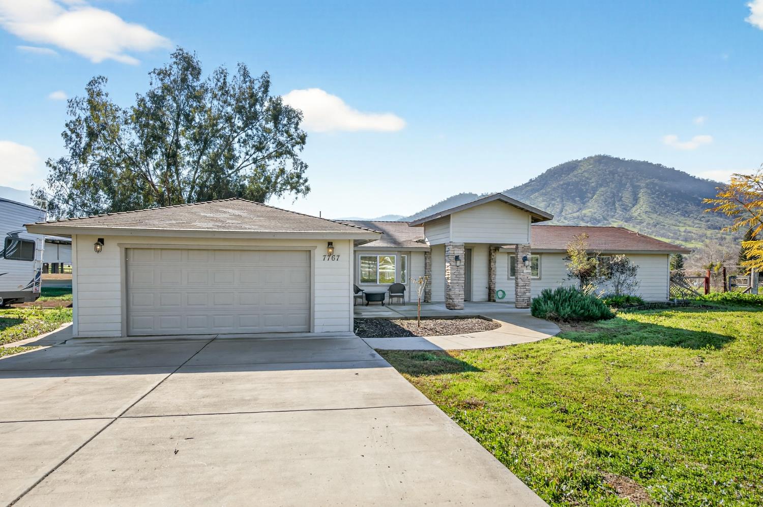 7767 Buckhorn Dr, Sanger, CA 93657