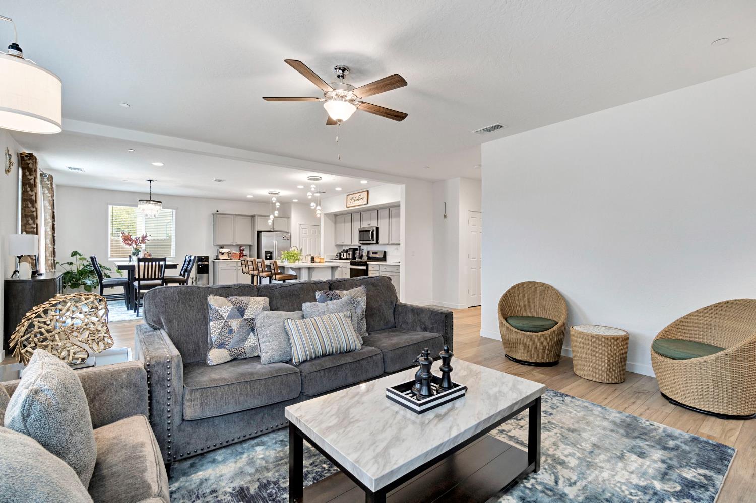 2481 N Pearwood Ave, Fresno, CA 93727