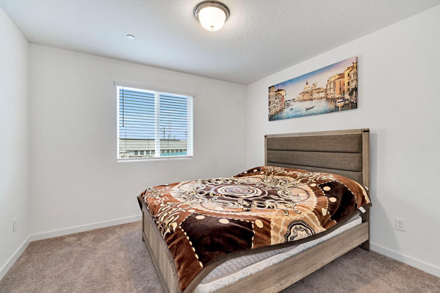 2481 N Pearwood Ave, Fresno, CA 93727