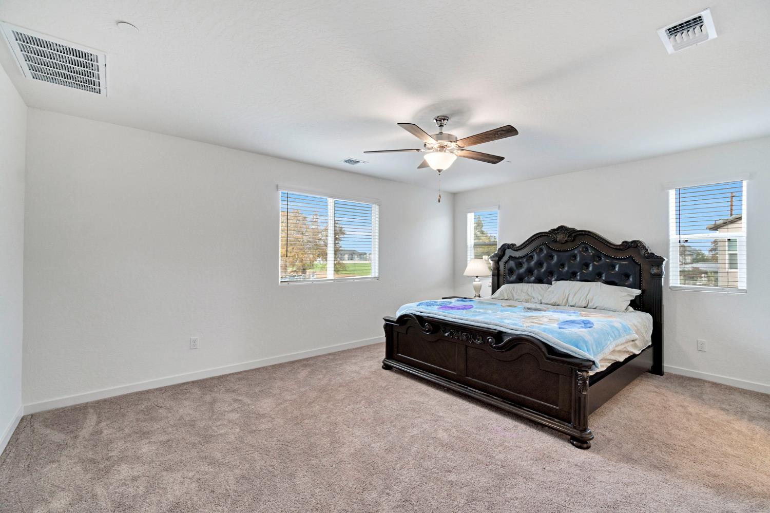 2481 N Pearwood Ave, Fresno, CA 93727