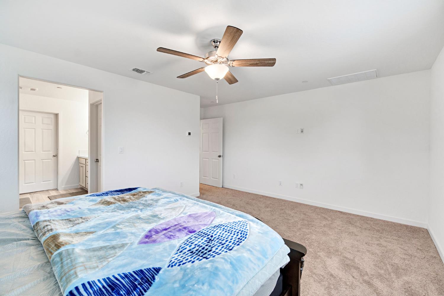 2481 N Pearwood Ave, Fresno, CA 93727