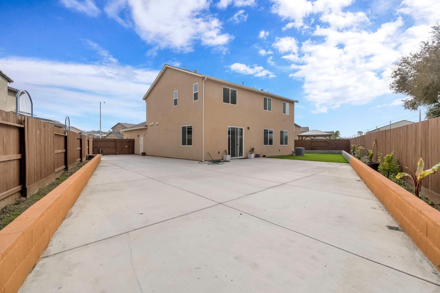 2481 N Pearwood Ave, Fresno, CA 93727