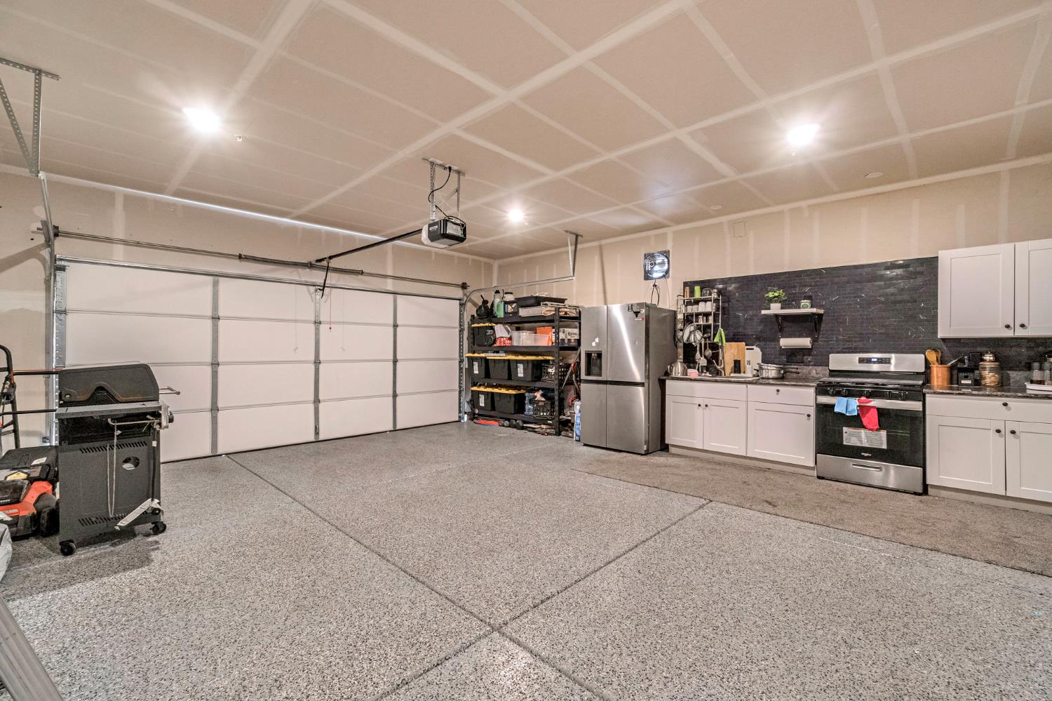 2481 N Pearwood Ave, Fresno, CA 93727