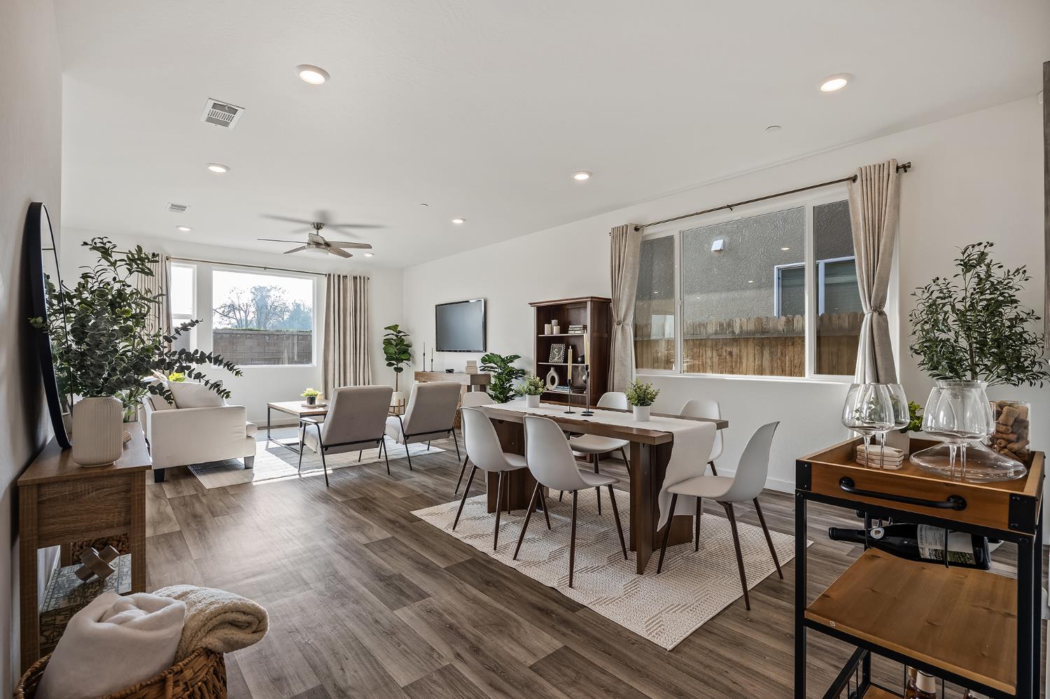 5783 W Laguna Ave, Fresno, CA 93722