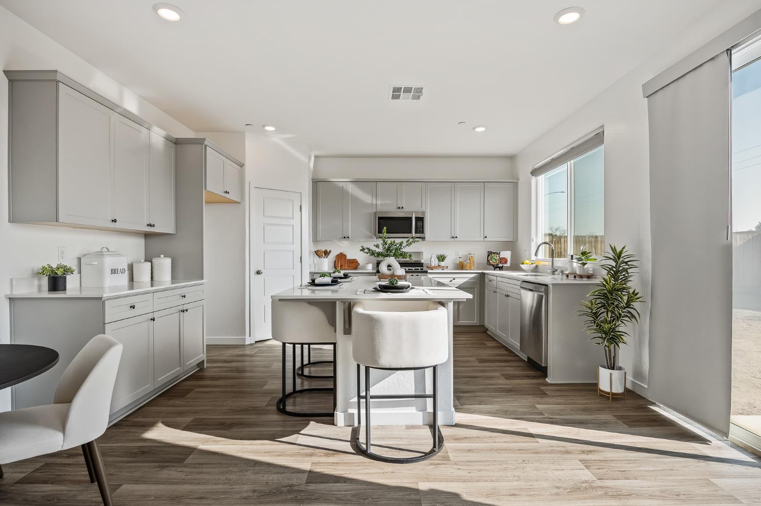 5783 W Laguna Ave, Fresno, CA 93722