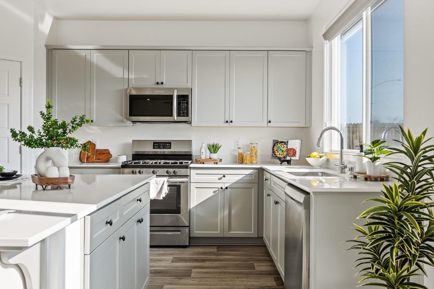 5783 W Laguna Ave, Fresno, CA 93722