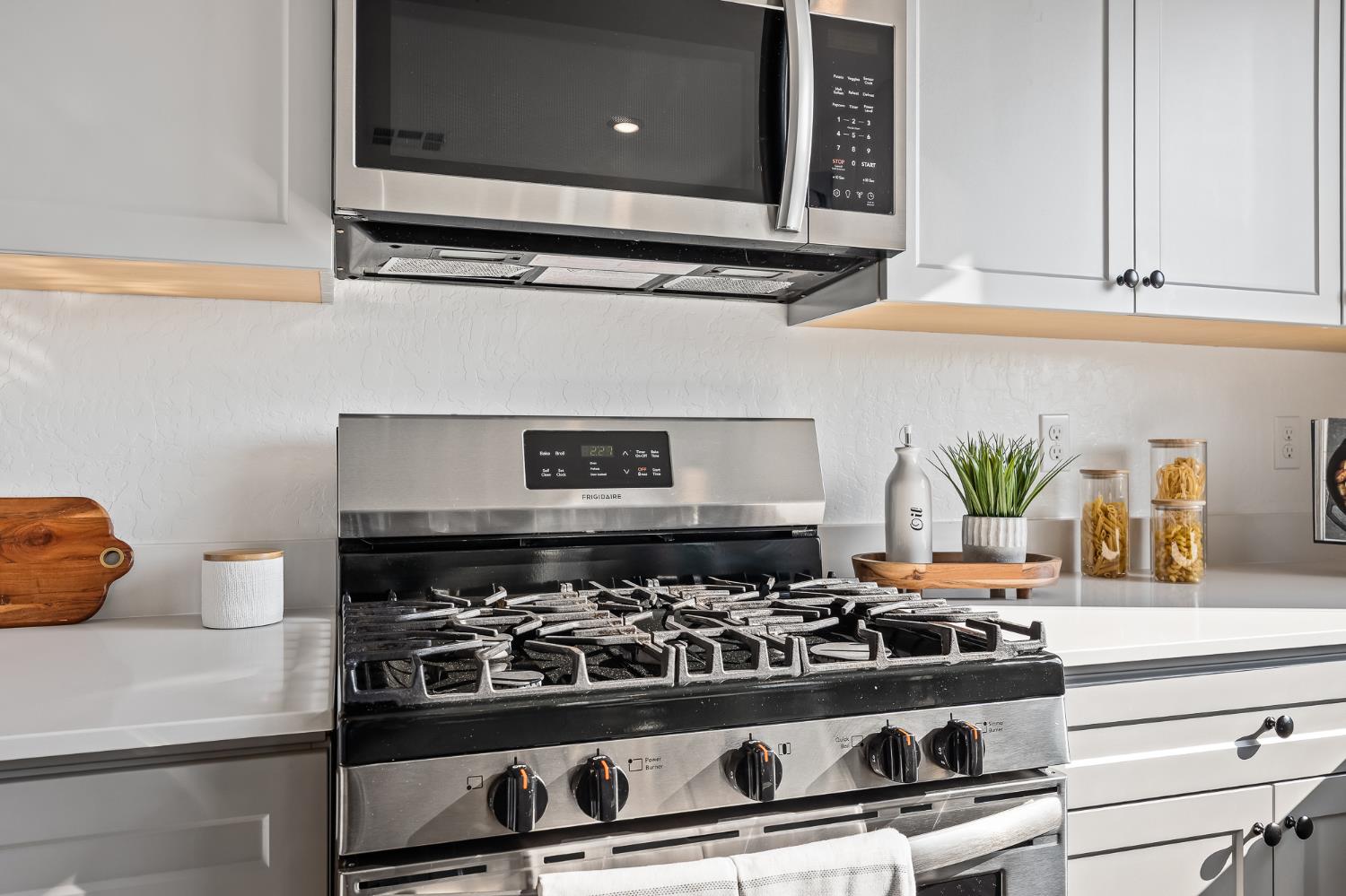 5783 W Laguna Ave, Fresno, CA 93722