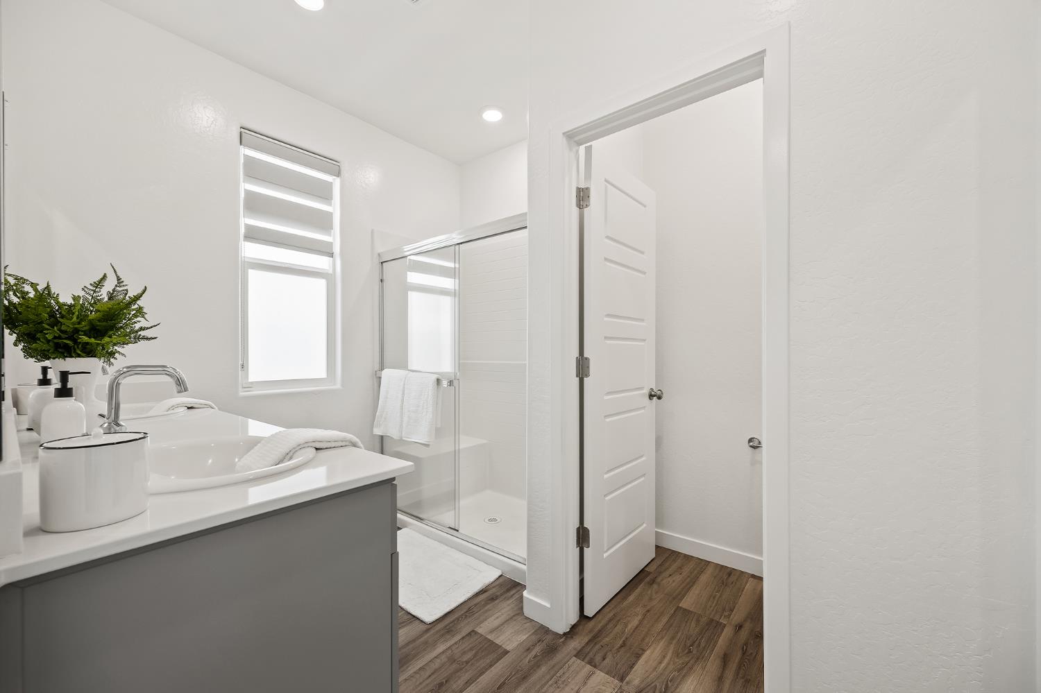 5783 W Laguna Ave, Fresno, CA 93722