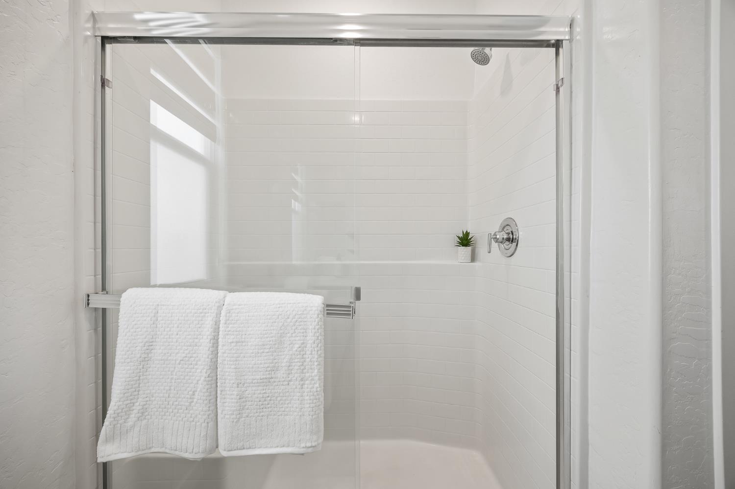 5783 W Laguna Ave, Fresno, CA 93722