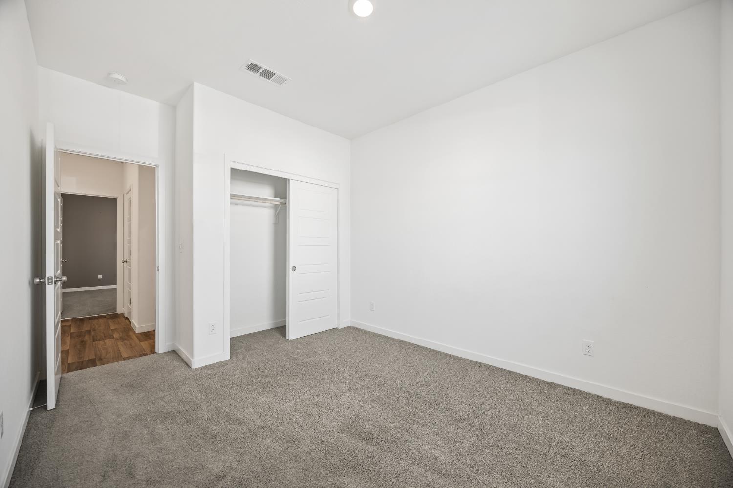 5783 W Laguna Ave, Fresno, CA 93722