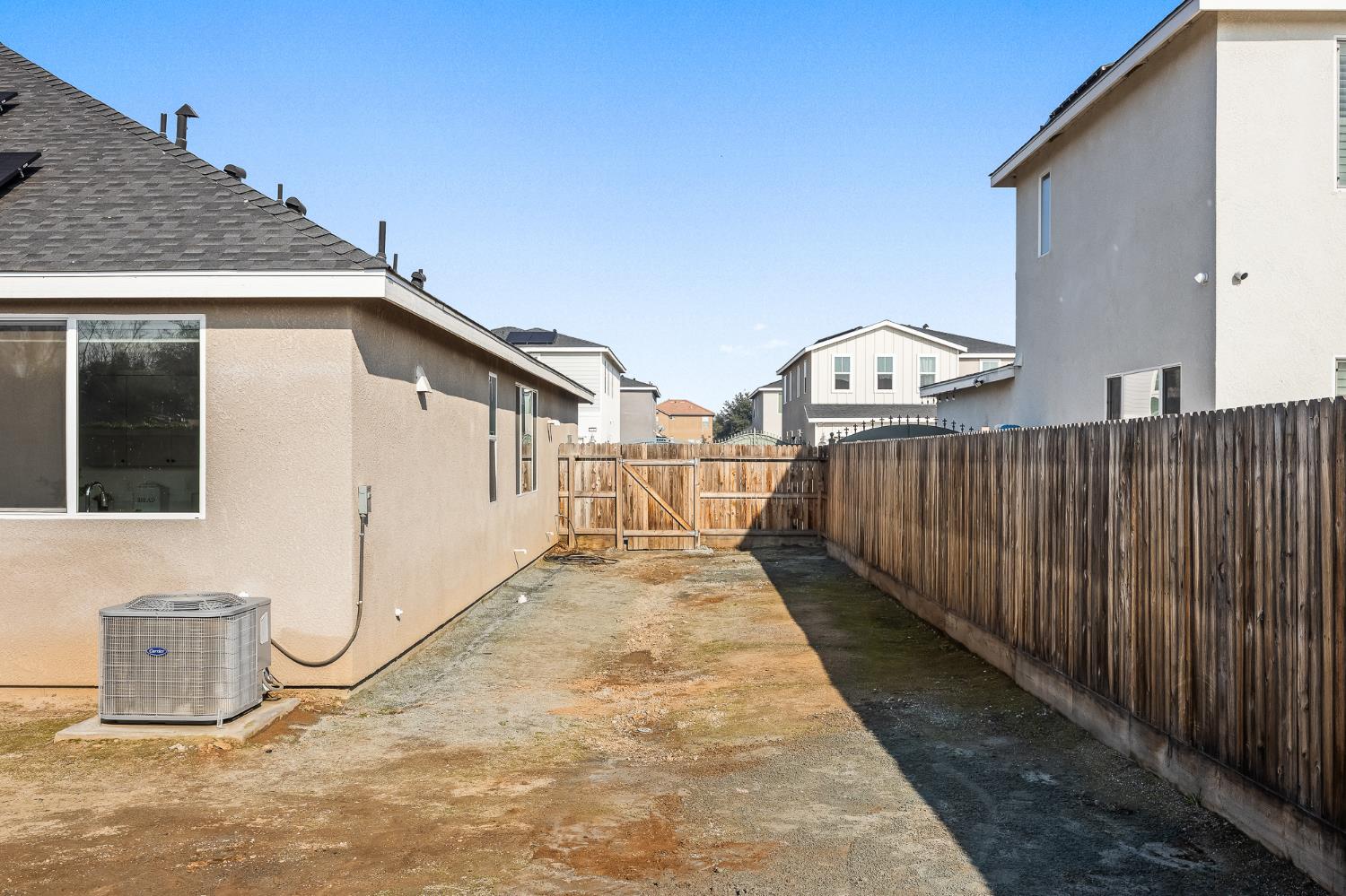 5783 W Laguna Ave, Fresno, CA 93722