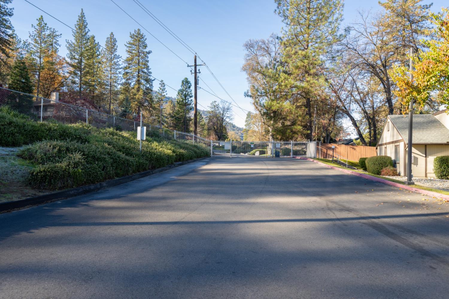 49400 River Park Rd #60, Oakhurst, CA 93644