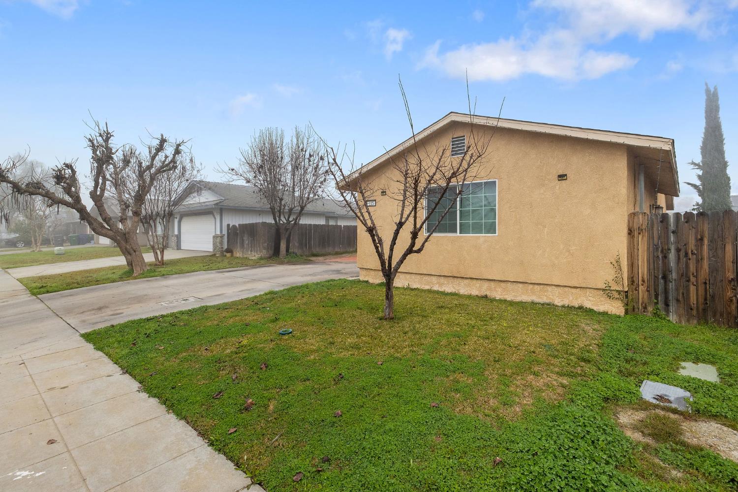 105 W Clark St, Madera, CA 93638