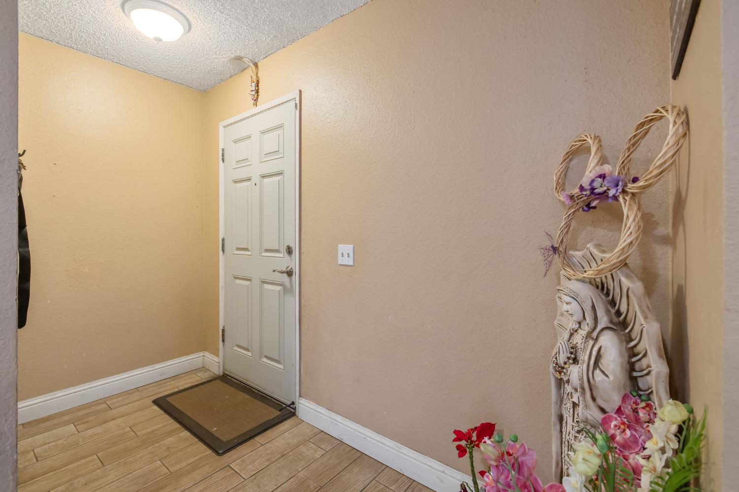 105 W Clark St, Madera, CA 93638