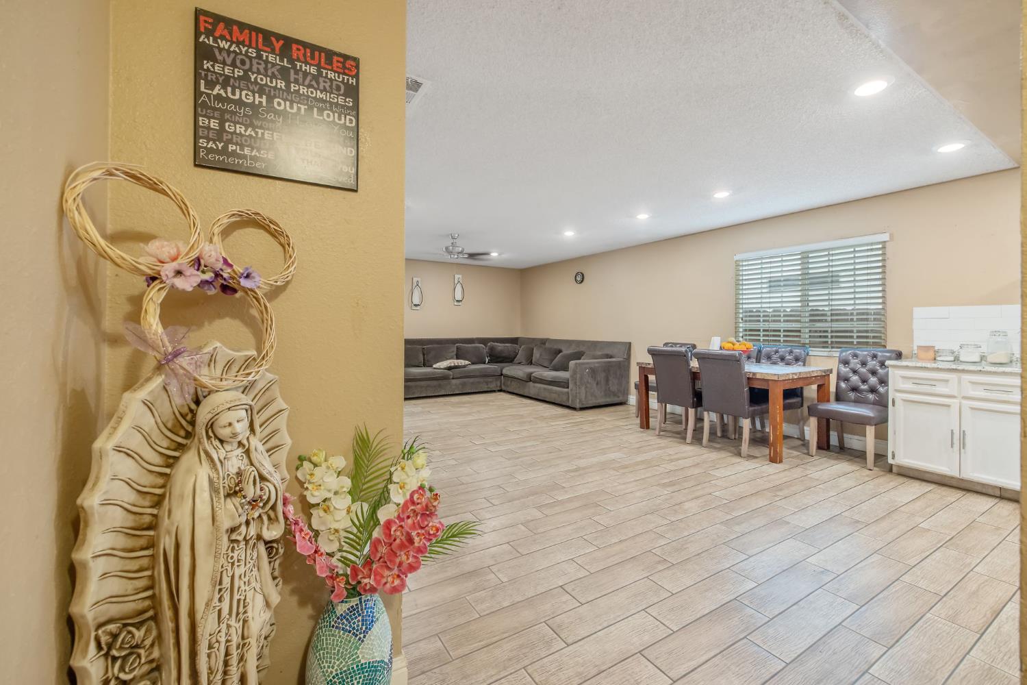 105 W Clark St, Madera, CA 93638