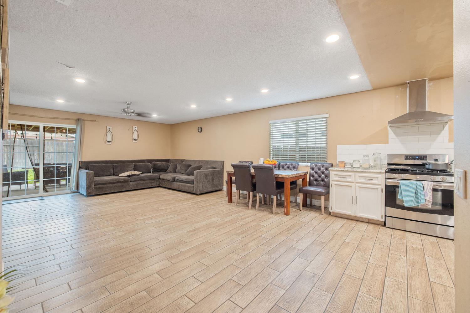 105 W Clark St, Madera, CA 93638