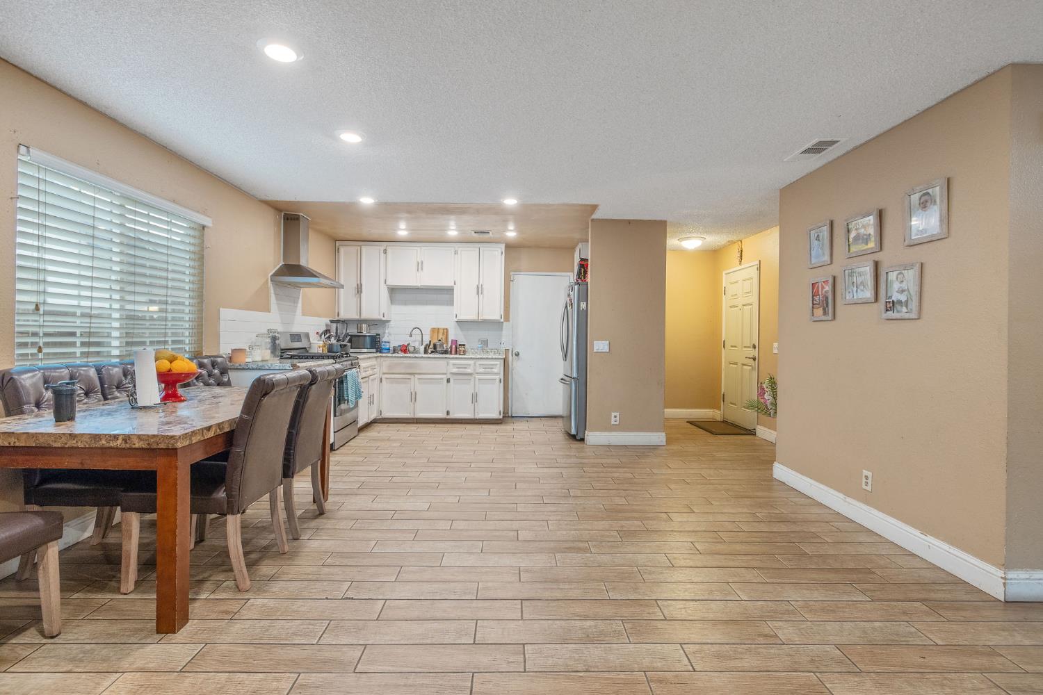 105 W Clark St, Madera, CA 93638