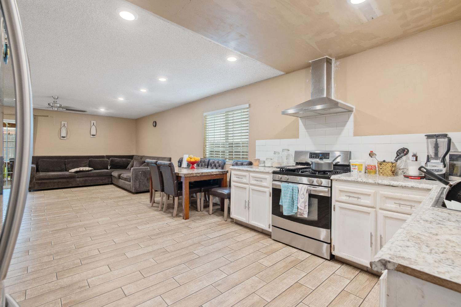 105 W Clark St, Madera, CA 93638