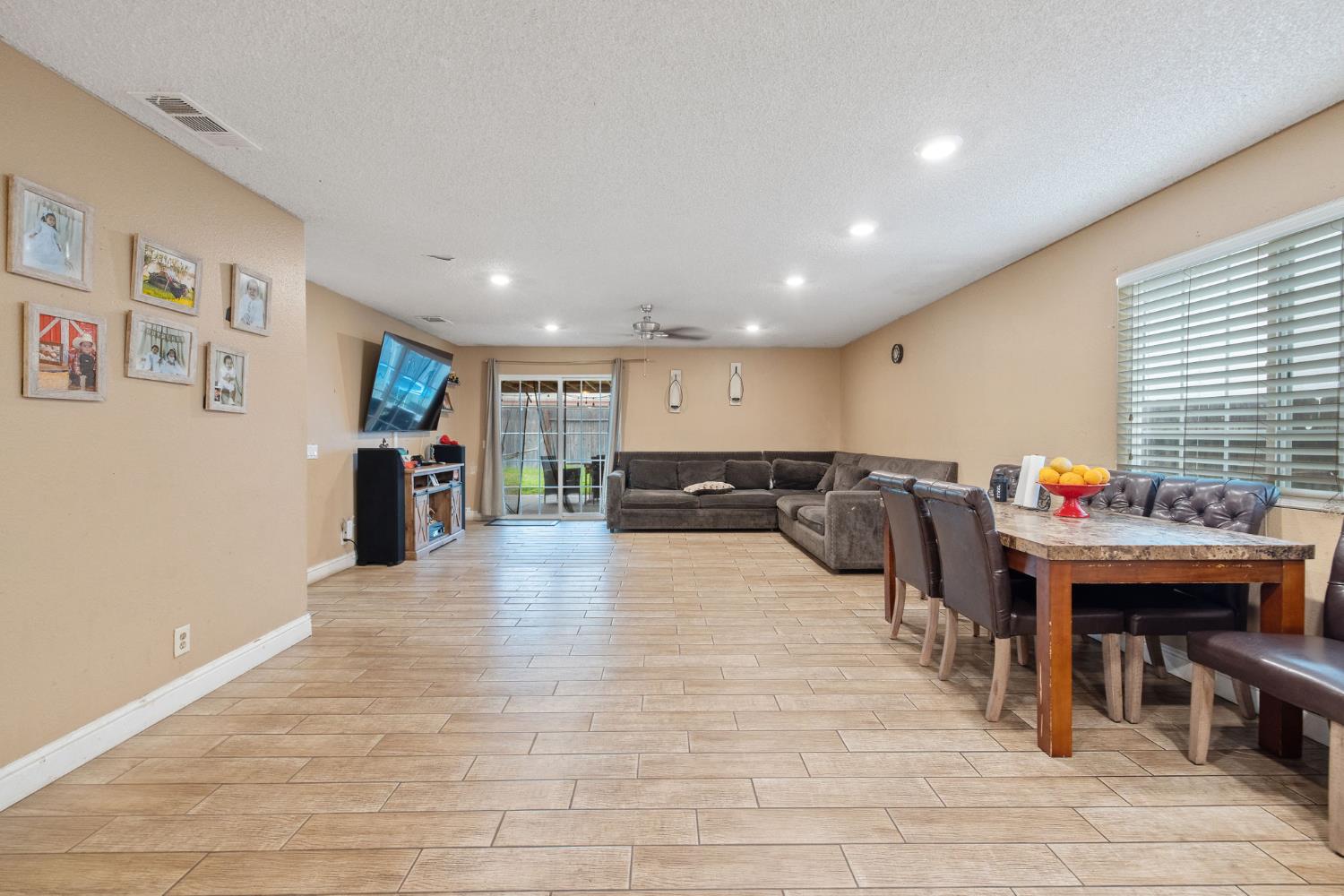 105 W Clark St, Madera, CA 93638