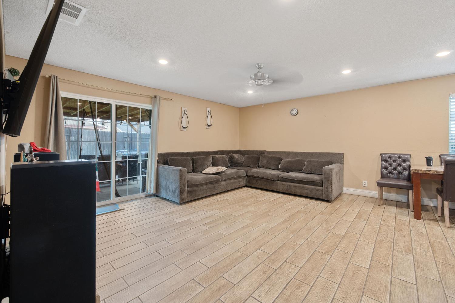 105 W Clark St, Madera, CA 93638