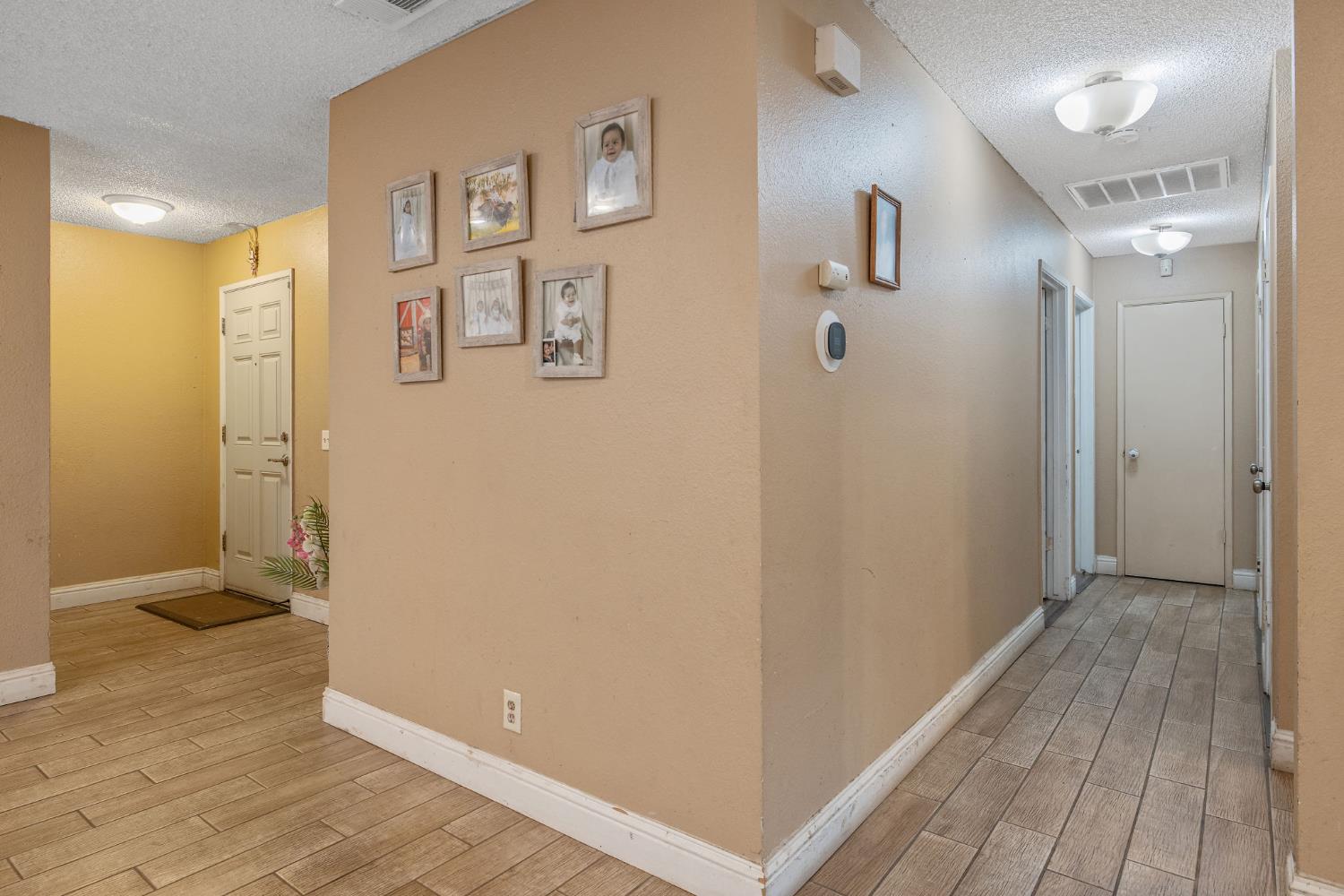 105 W Clark St, Madera, CA 93638