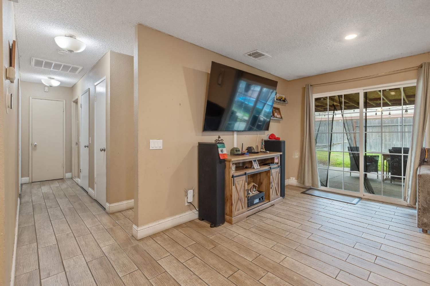 105 W Clark St, Madera, CA 93638