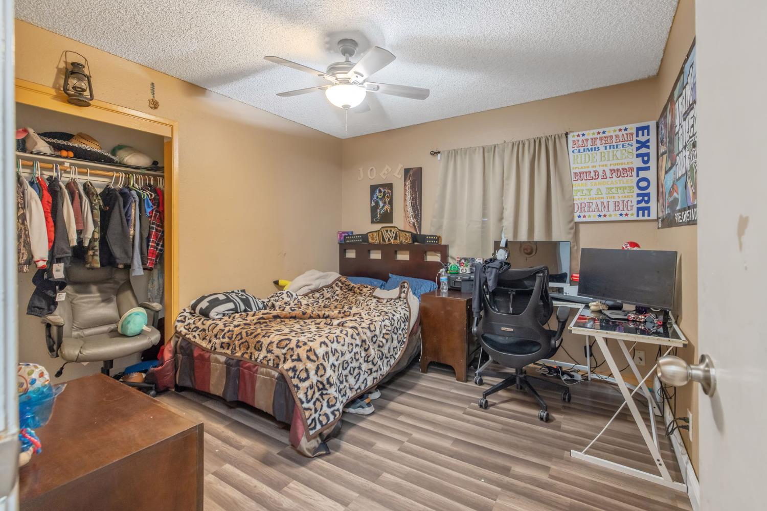 105 W Clark St, Madera, CA 93638