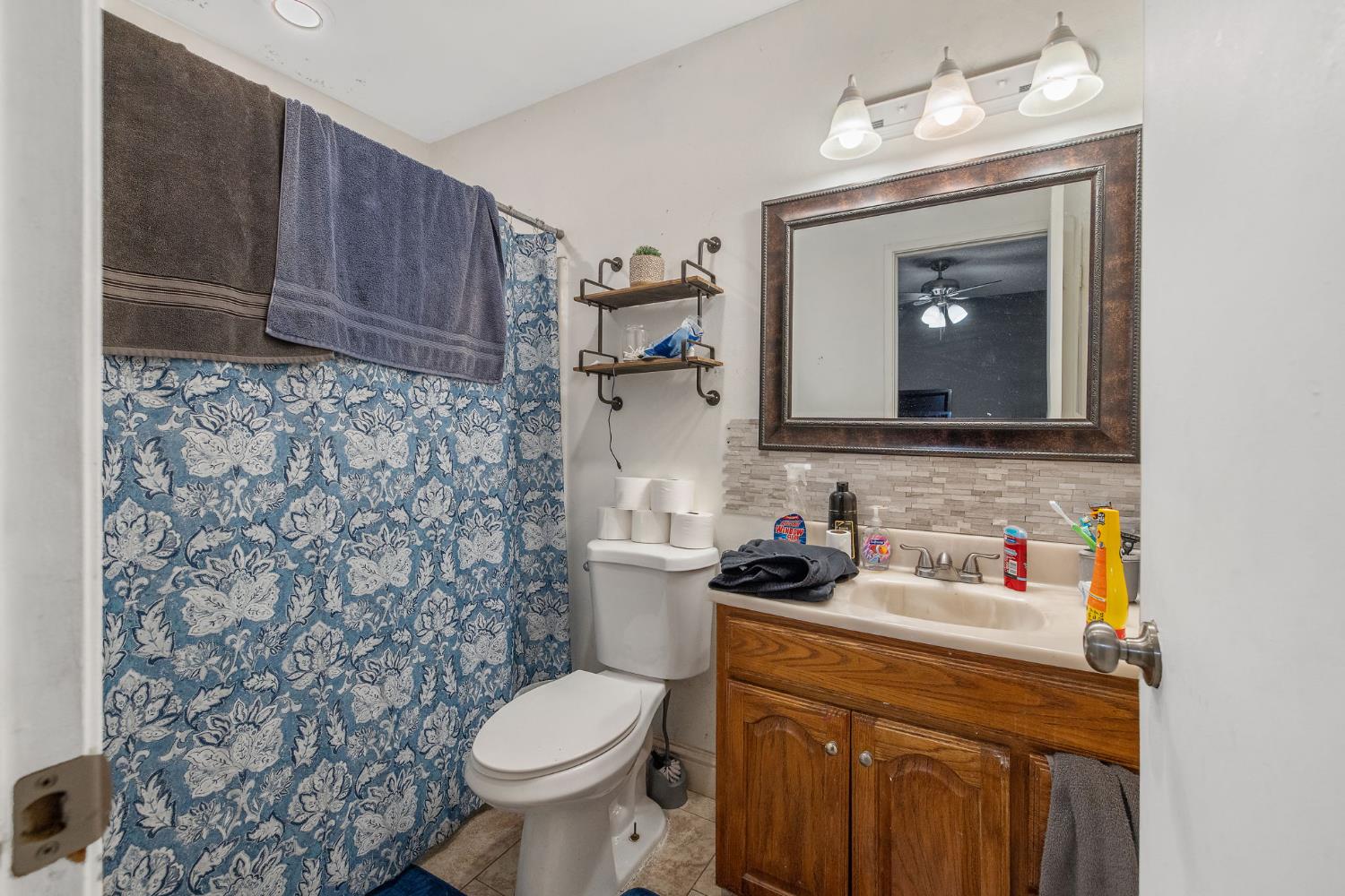 105 W Clark St, Madera, CA 93638