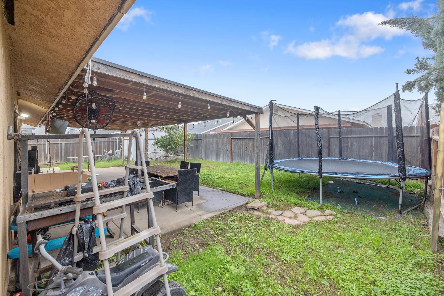 105 W Clark St, Madera, CA 93638