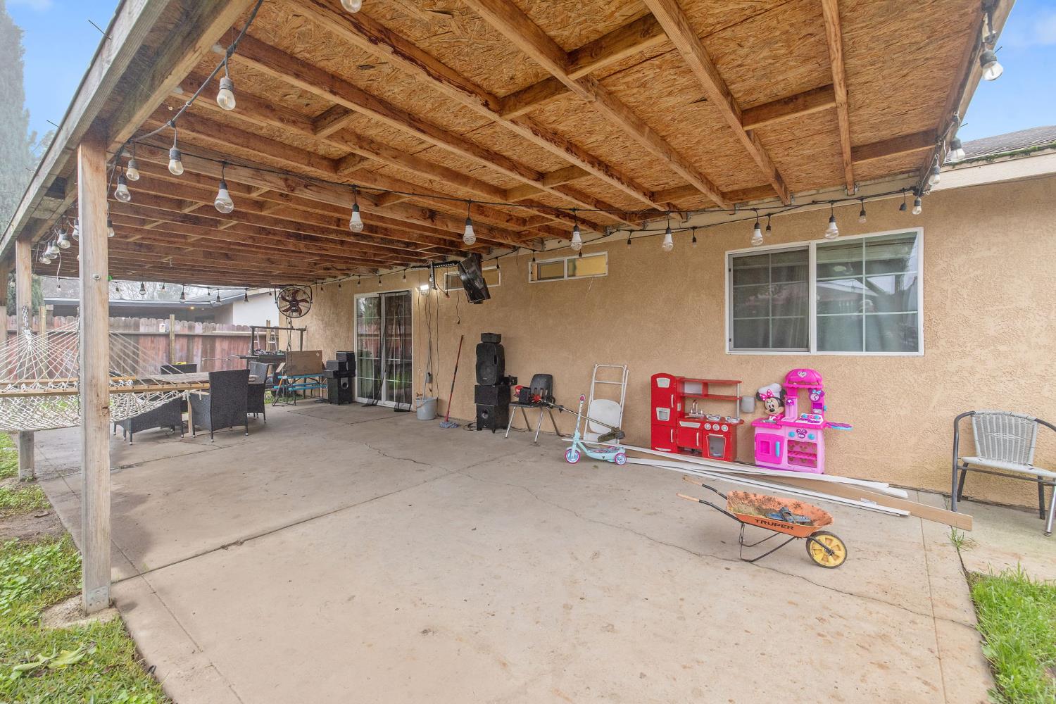 105 W Clark St, Madera, CA 93638