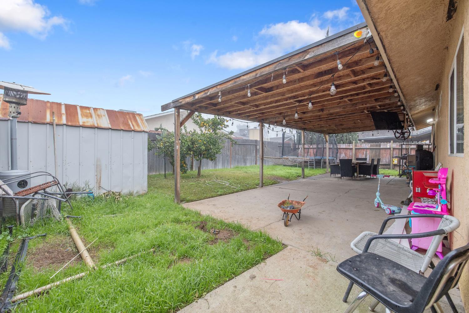 105 W Clark St, Madera, CA 93638