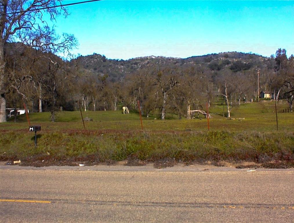 207 Mistletoe Rd, Yokuts Valley, CA 93675