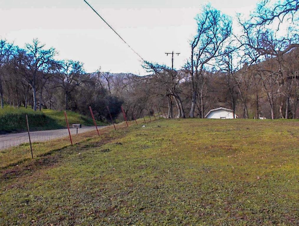 207 Mistletoe Rd, Yokuts Valley, CA 93675