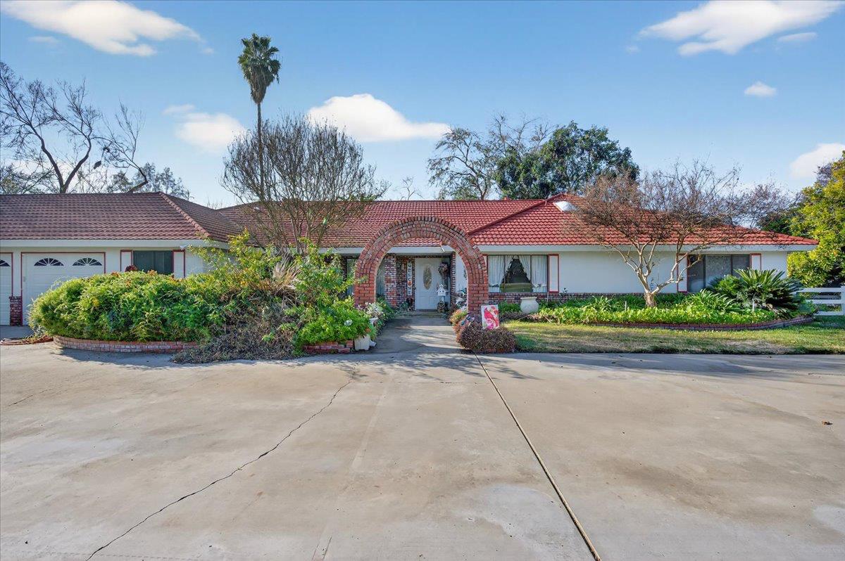 6121 N Montana Ave, Clovis, CA 93619