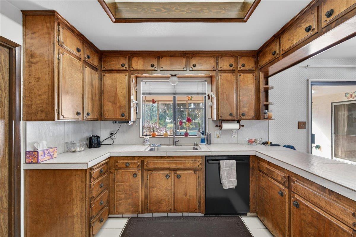 6121 N Montana Ave, Clovis, CA 93619