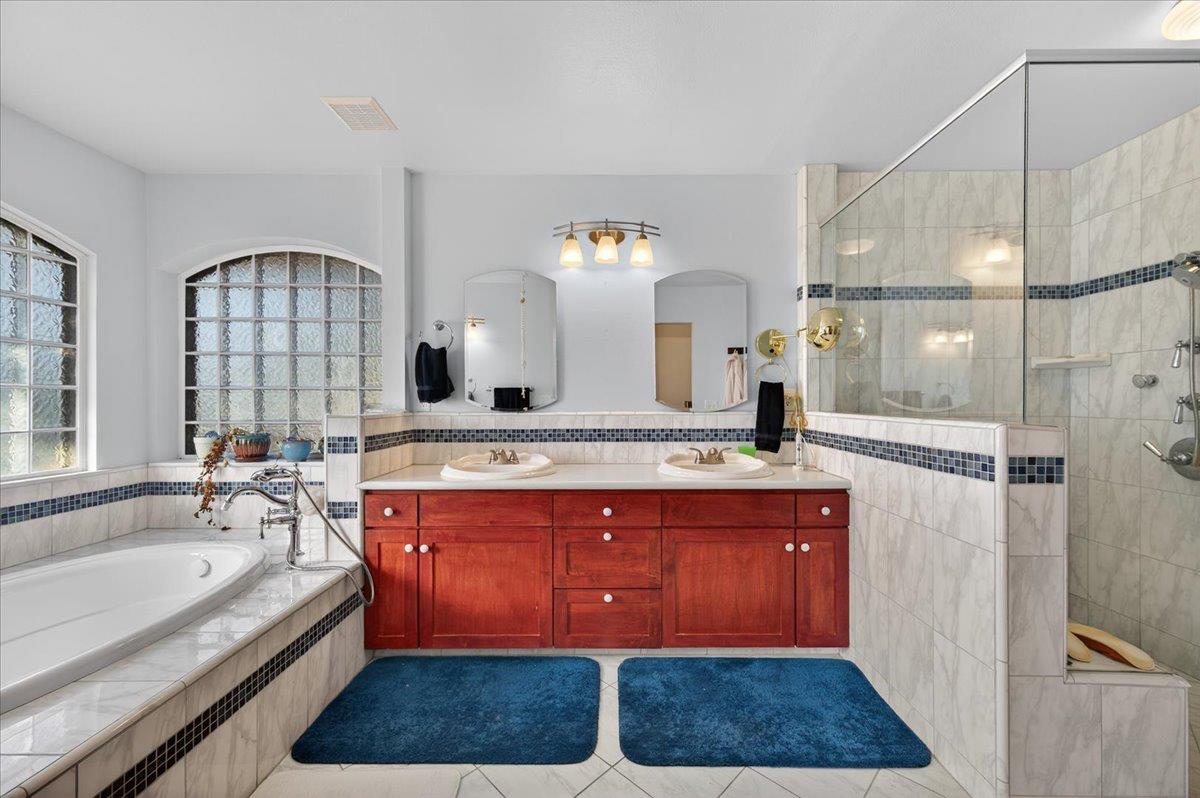 6121 N Montana Ave, Clovis, CA 93619