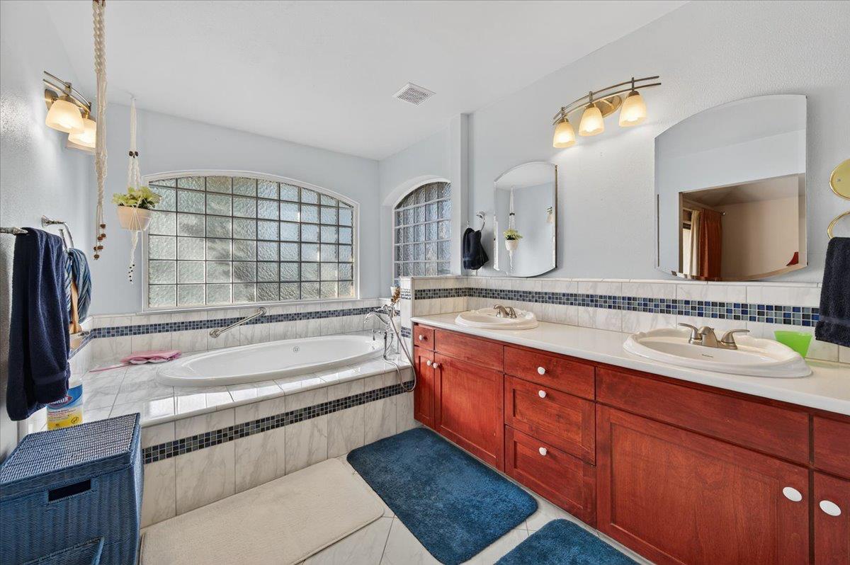 6121 N Montana Ave, Clovis, CA 93619