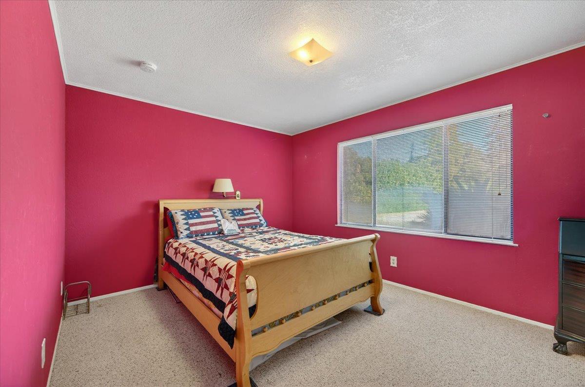 6121 N Montana Ave, Clovis, CA 93619