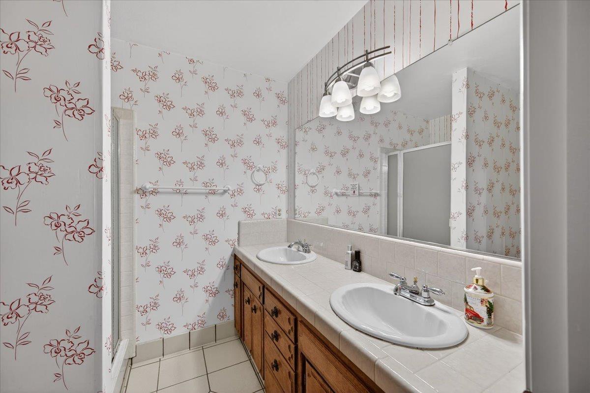 6121 N Montana Ave, Clovis, CA 93619