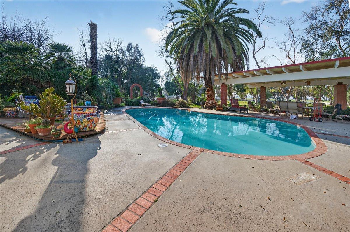 6121 N Montana Ave, Clovis, CA 93619