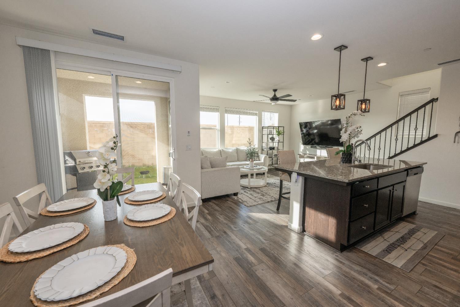 118 Mission Dr S, Madera, CA 93636