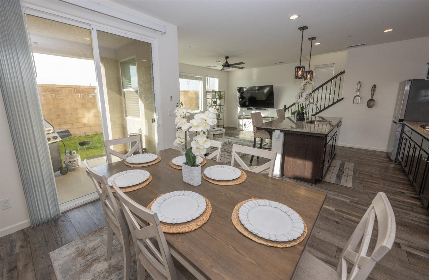 118 Mission Dr S, Madera, CA 93636