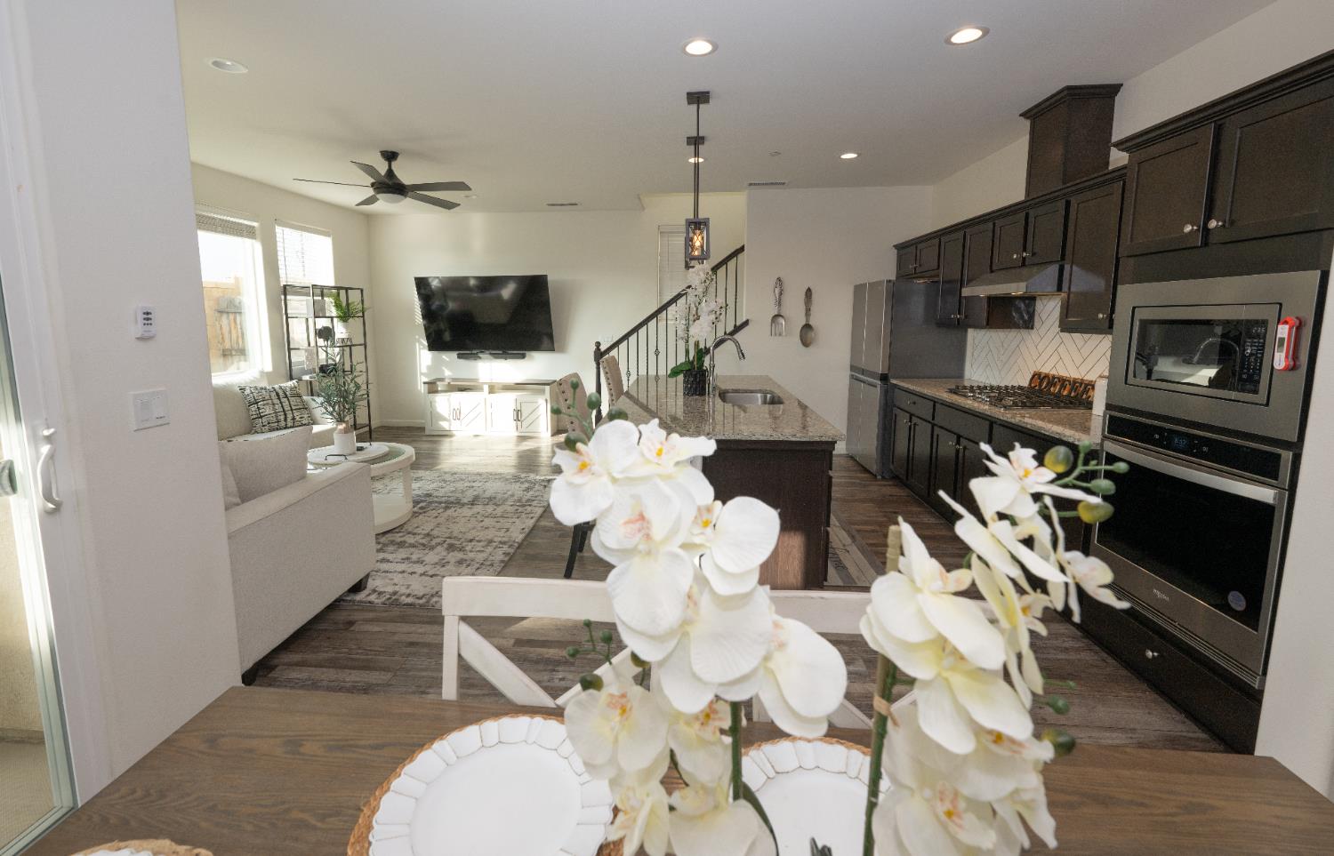 118 Mission Dr S, Madera, CA 93636