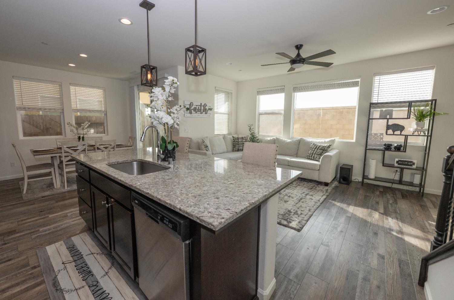 118 Mission Dr S, Madera, CA 93636