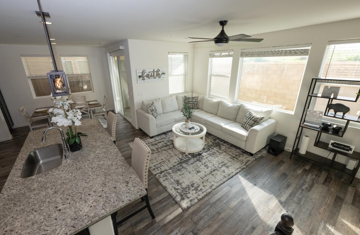 118 Mission Dr S, Madera, CA 93636