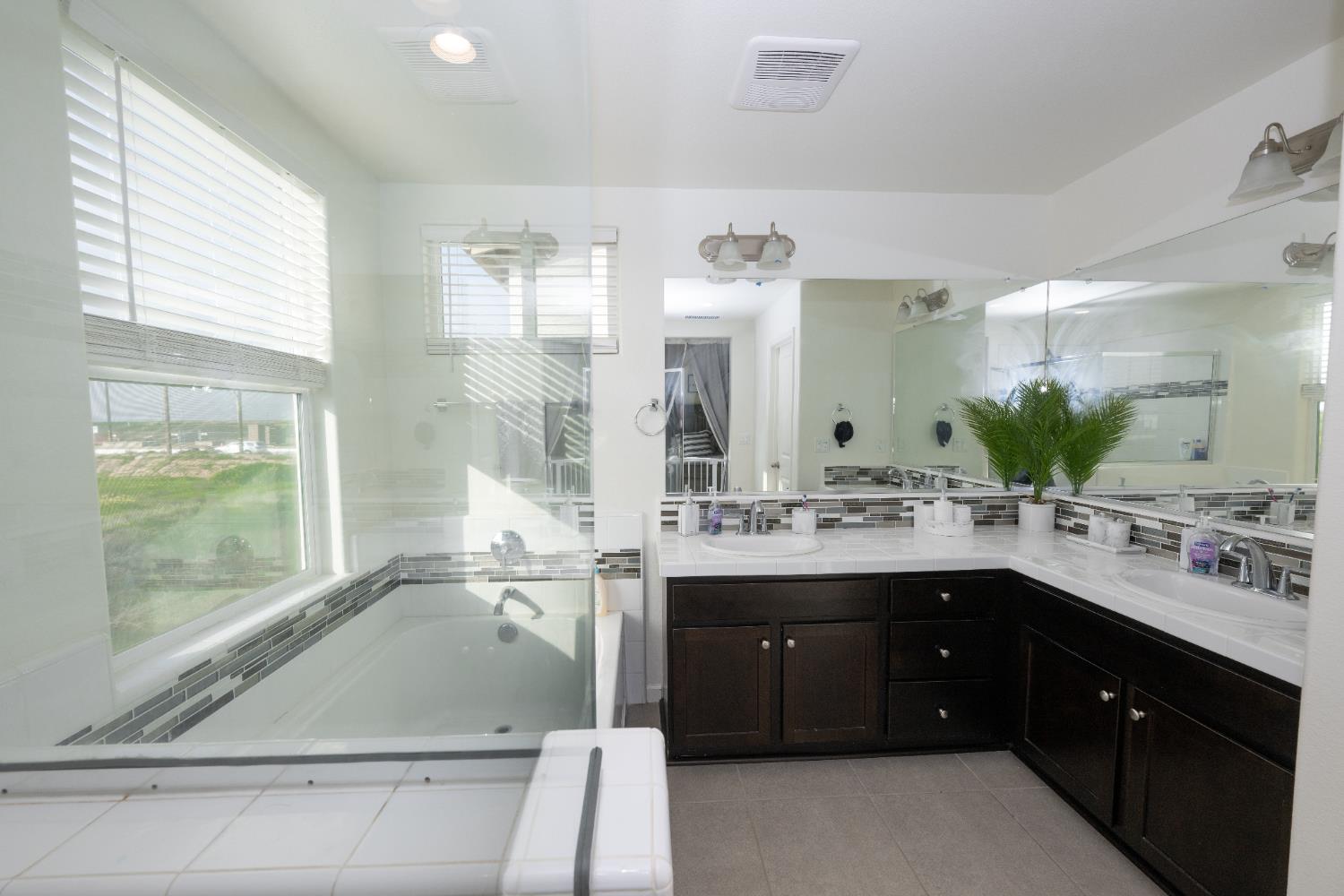 118 Mission Dr S, Madera, CA 93636